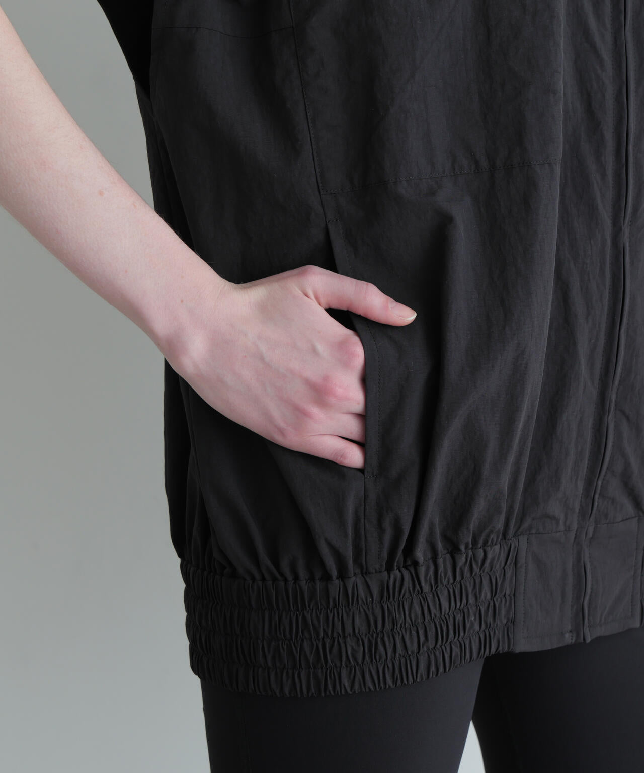 《LE PHIL SPORTS》ライトシェルタフタノースリーブジャケット