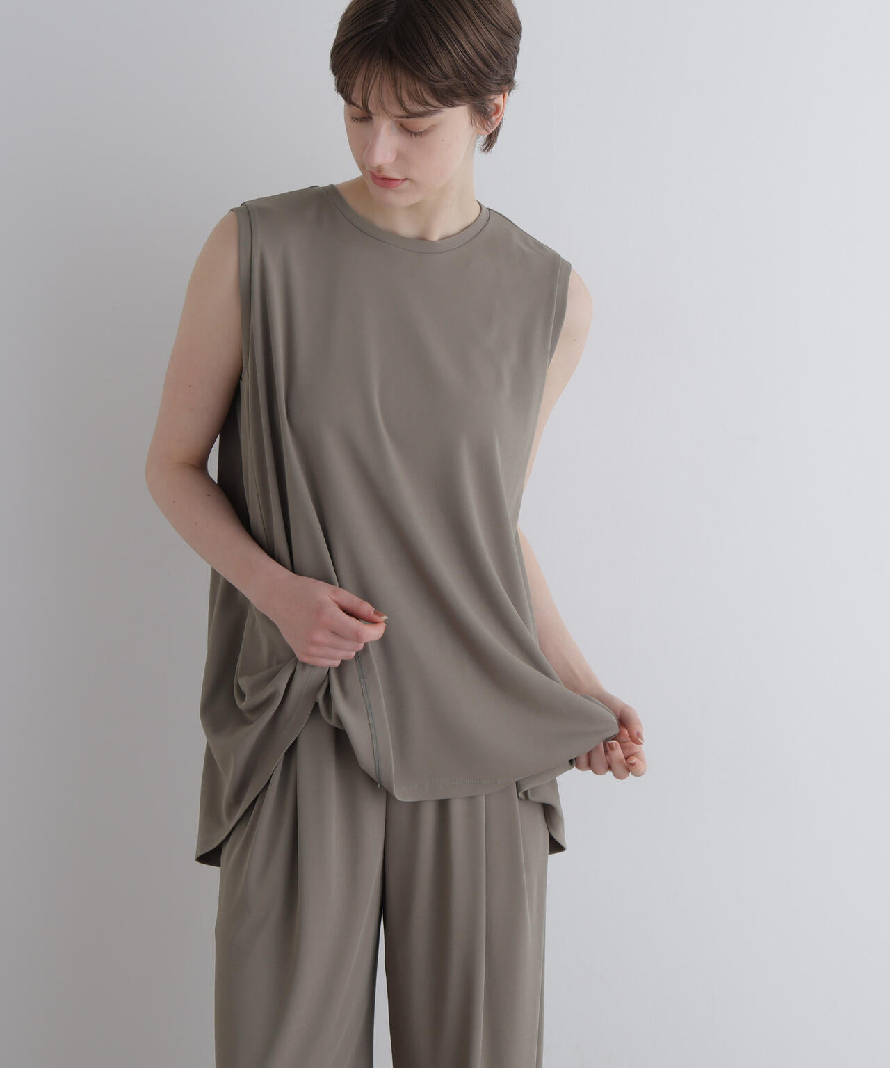 身長173cm B81 W61 H89 着用サイズ:F