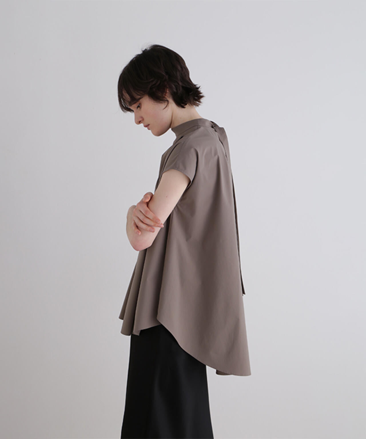 身長177cm B81 W59 H89 着用サイズ:F