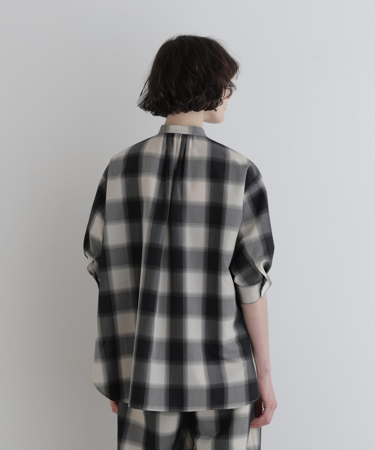 身長177cm B81 W59 H89 着用サイズ:F