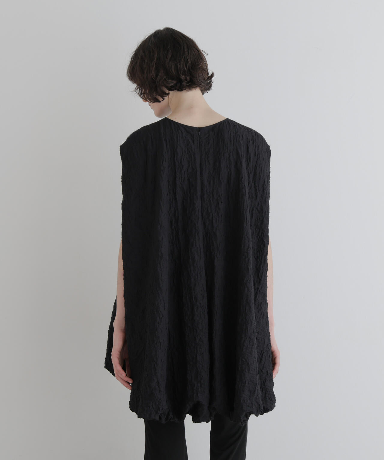 身長177cm B81 W59 H89 着用サイズ:F