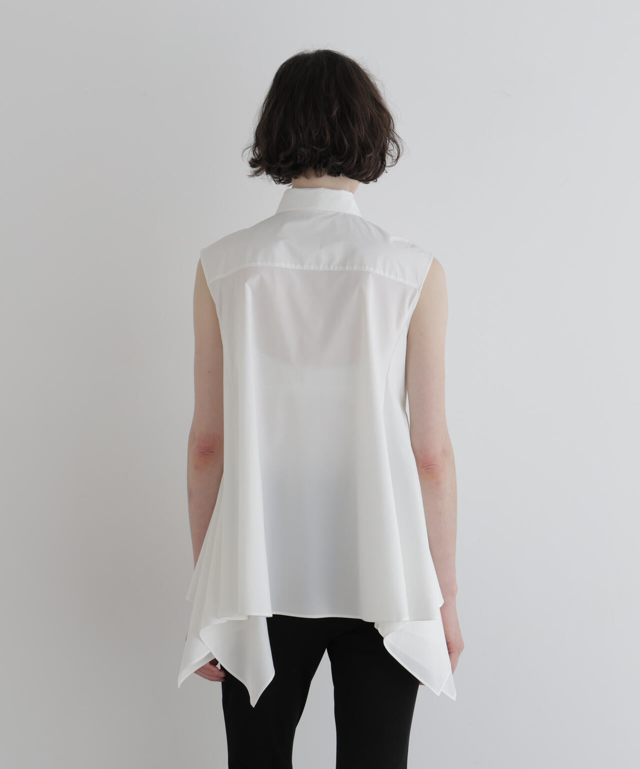 身長177cm B81 W59 H89 着用サイズ:F