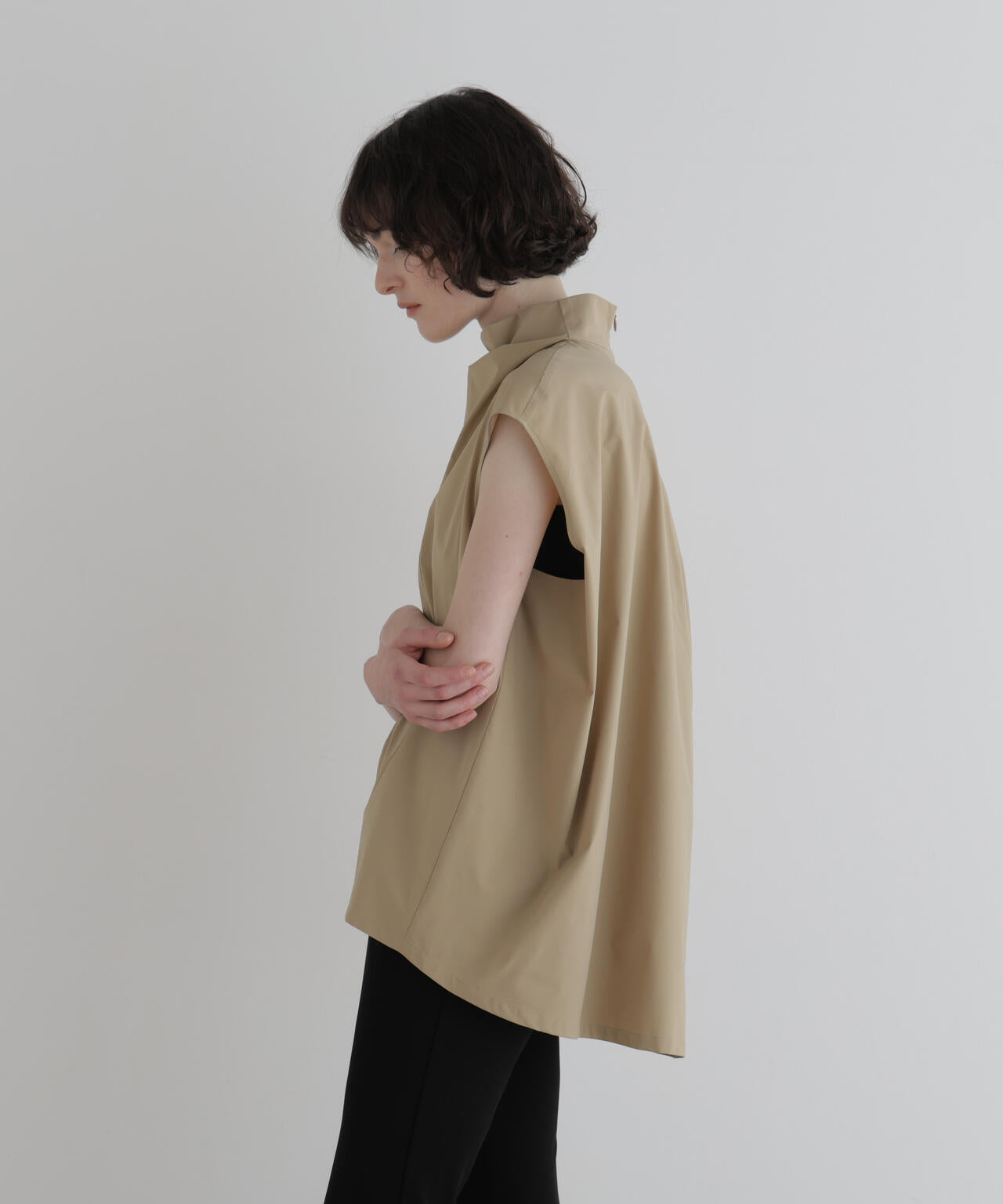 身長177cm B81 W59 H89 着用サイズ:F