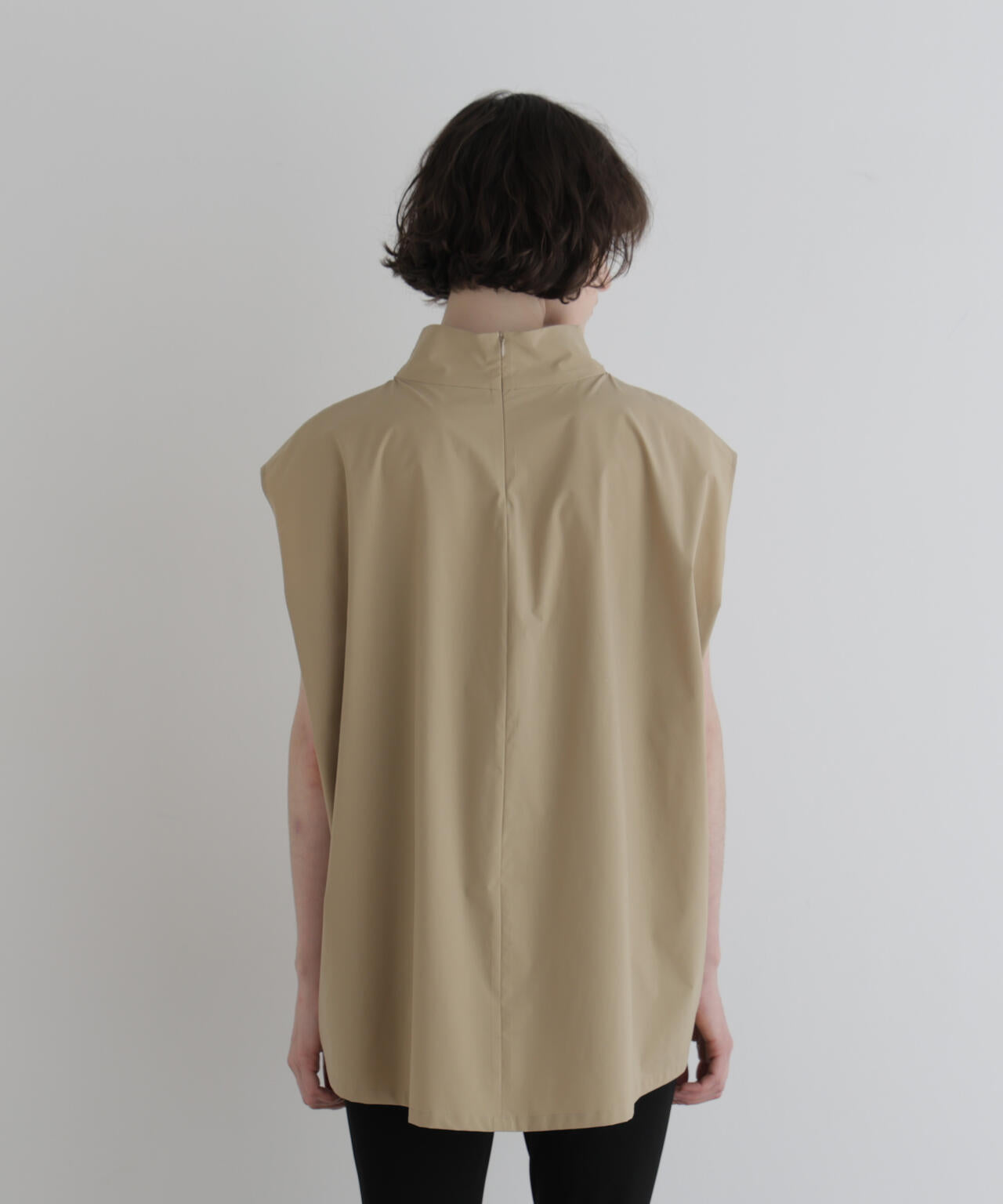 身長177cm B81 W59 H89 着用サイズ:F