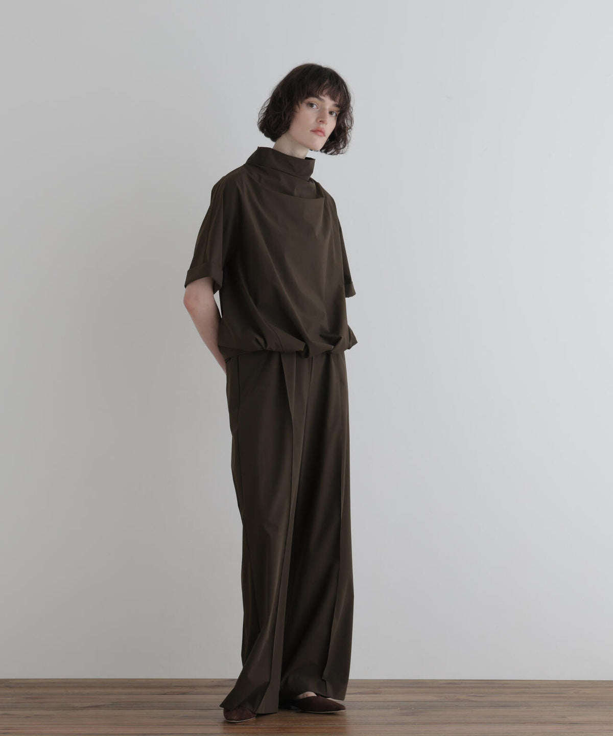 身長177cm B81 W59 H89 着用サイズ:F