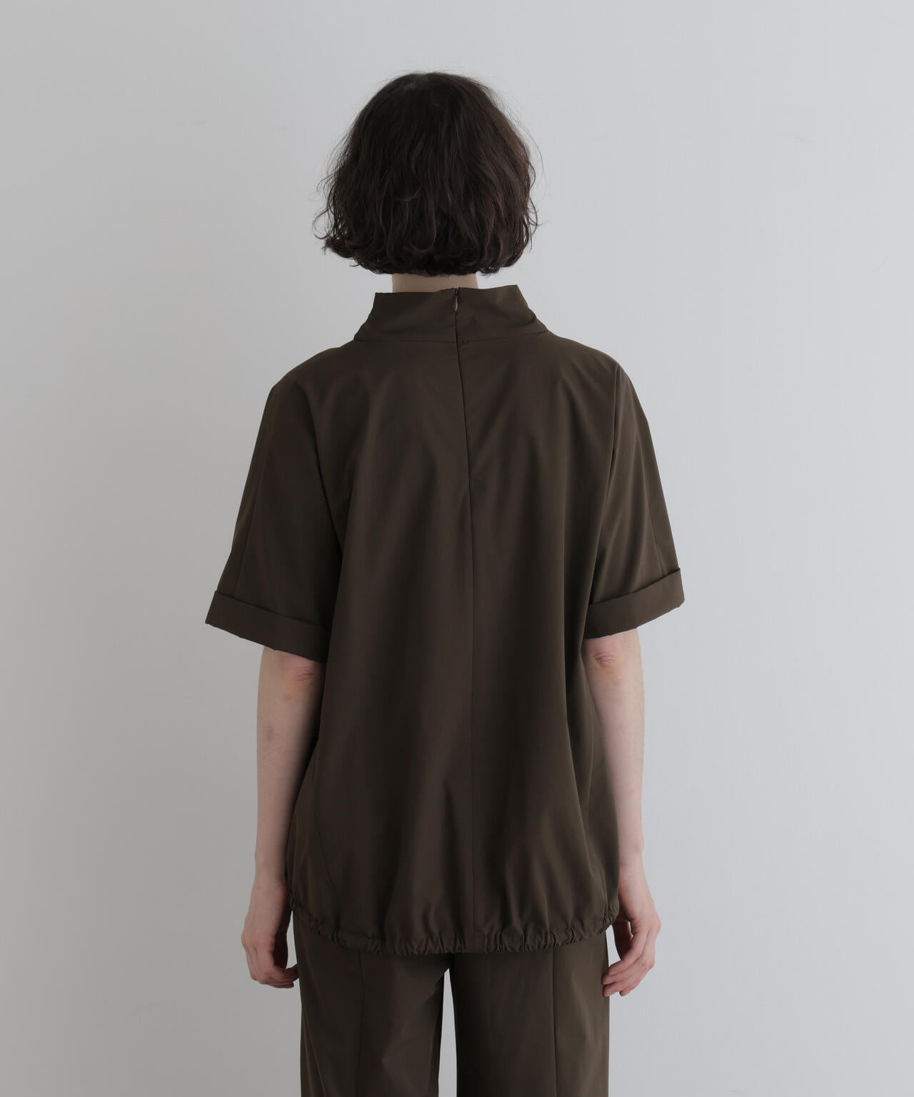 身長177cm B81 W59 H89 着用サイズ:F