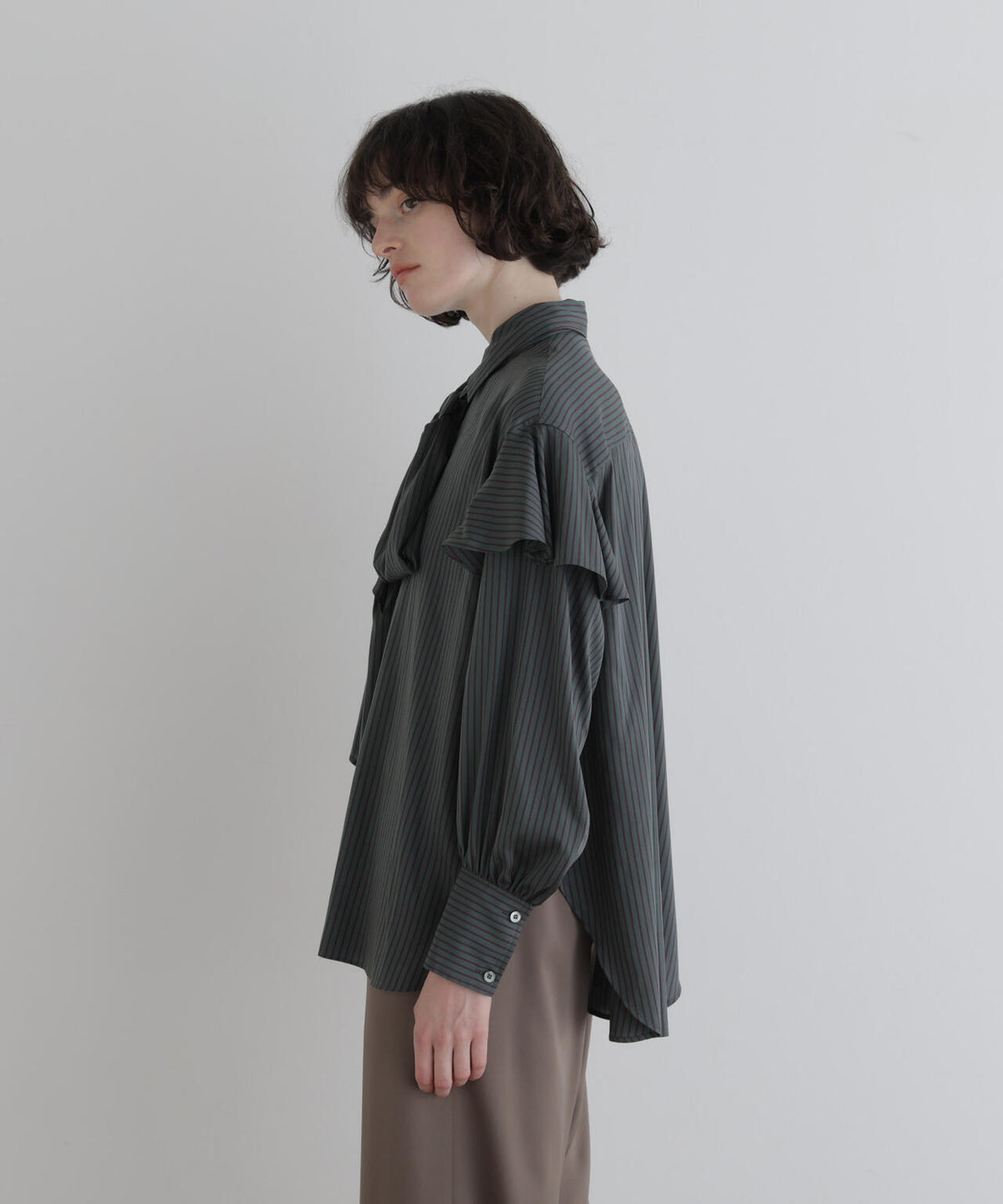 身長177cm B81 W59 H89 着用サイズ:F