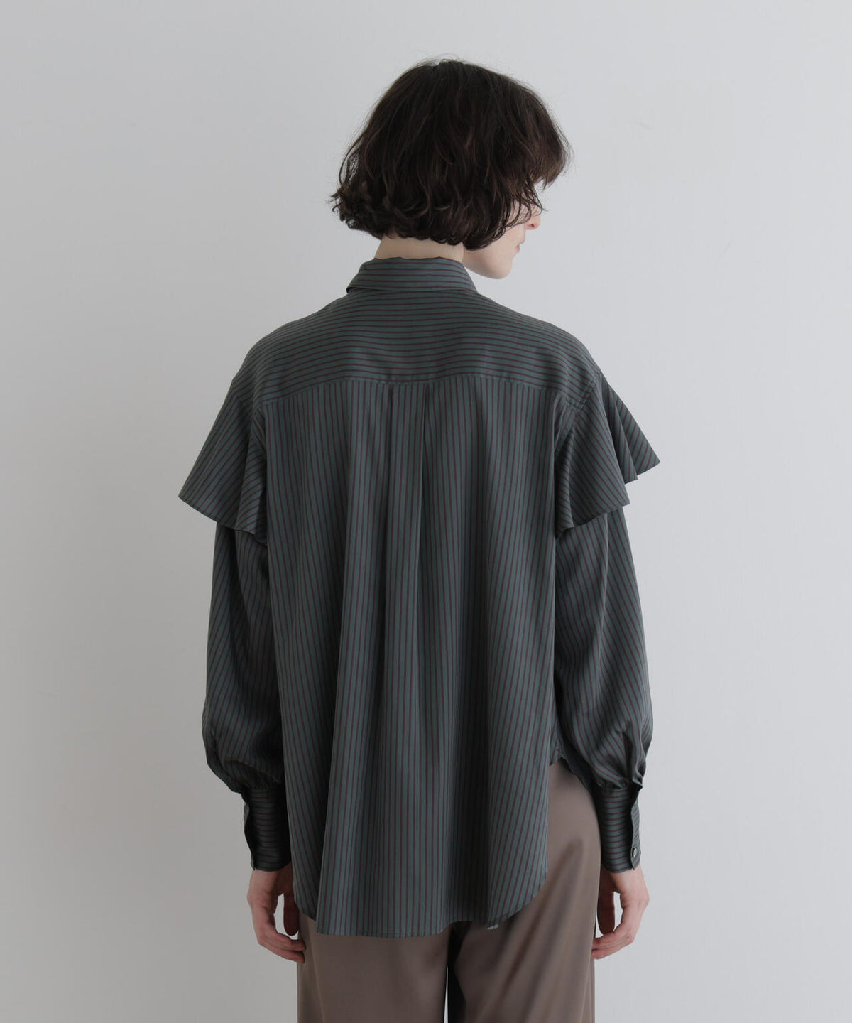 身長177cm B81 W59 H89 着用サイズ:F
