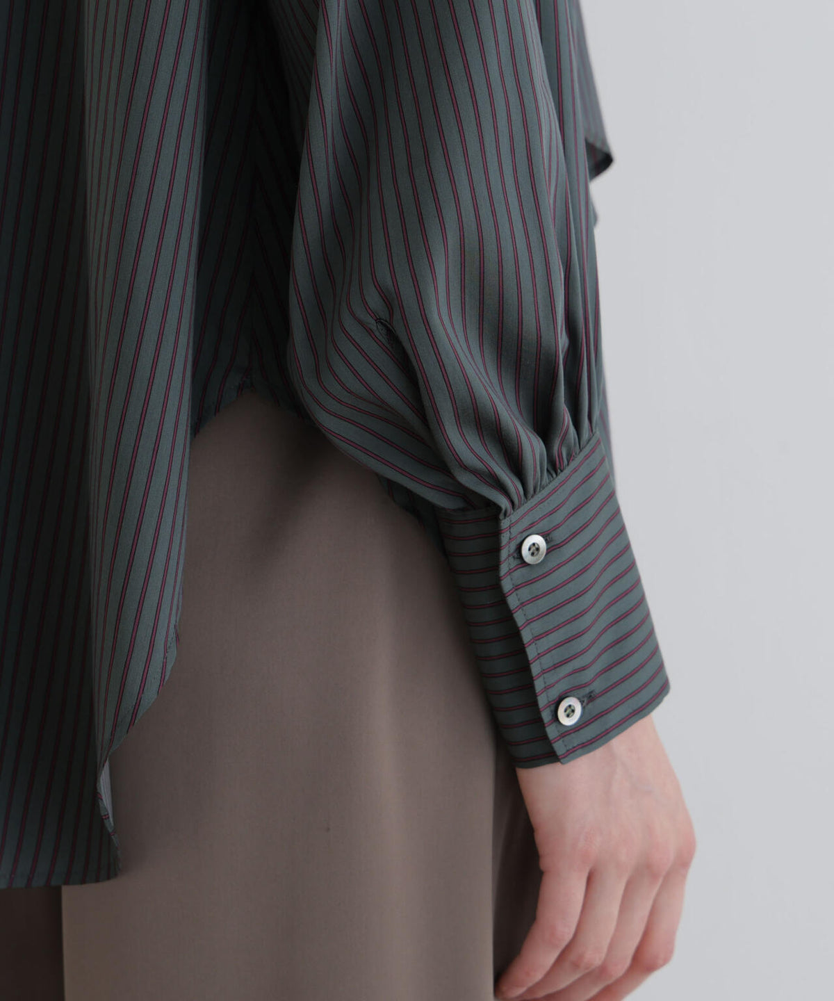 身長177cm B81 W59 H89 着用サイズ:F