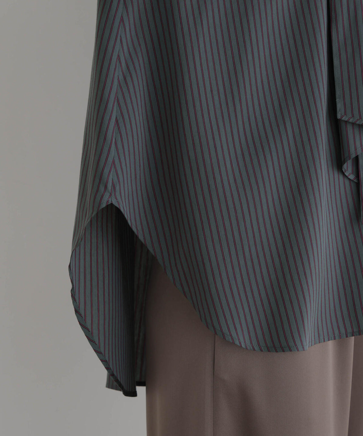 身長177cm B81 W59 H89 着用サイズ:F