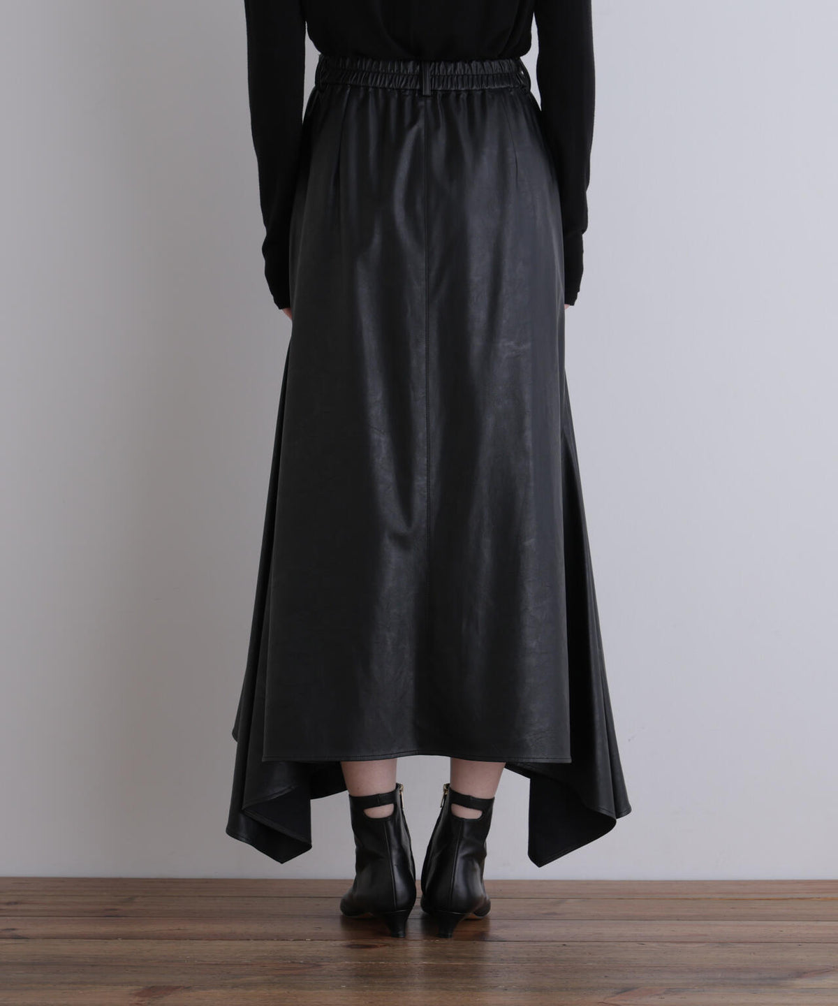 身長173cm B81 W61 H89 着用サイズ:F