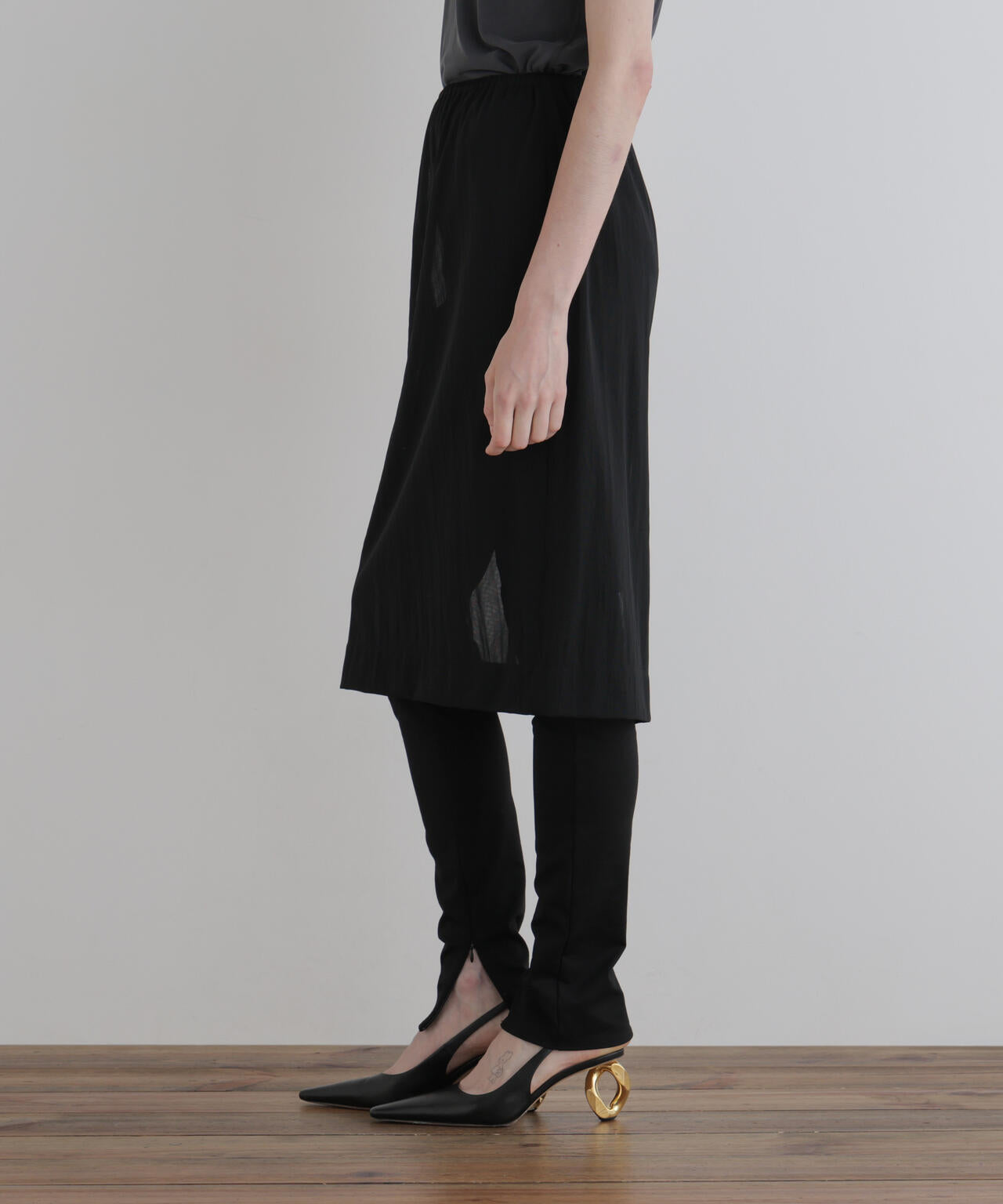 身長177cm B81 W59 H89 着用サイズ:F