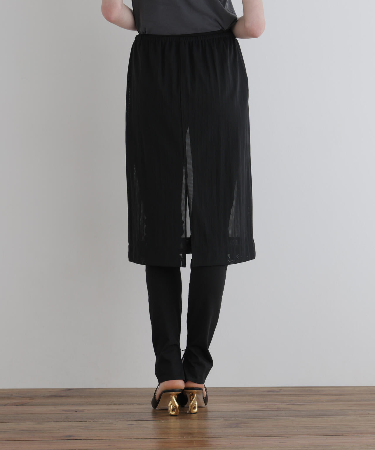 身長177cm B81 W59 H89 着用サイズ:F
