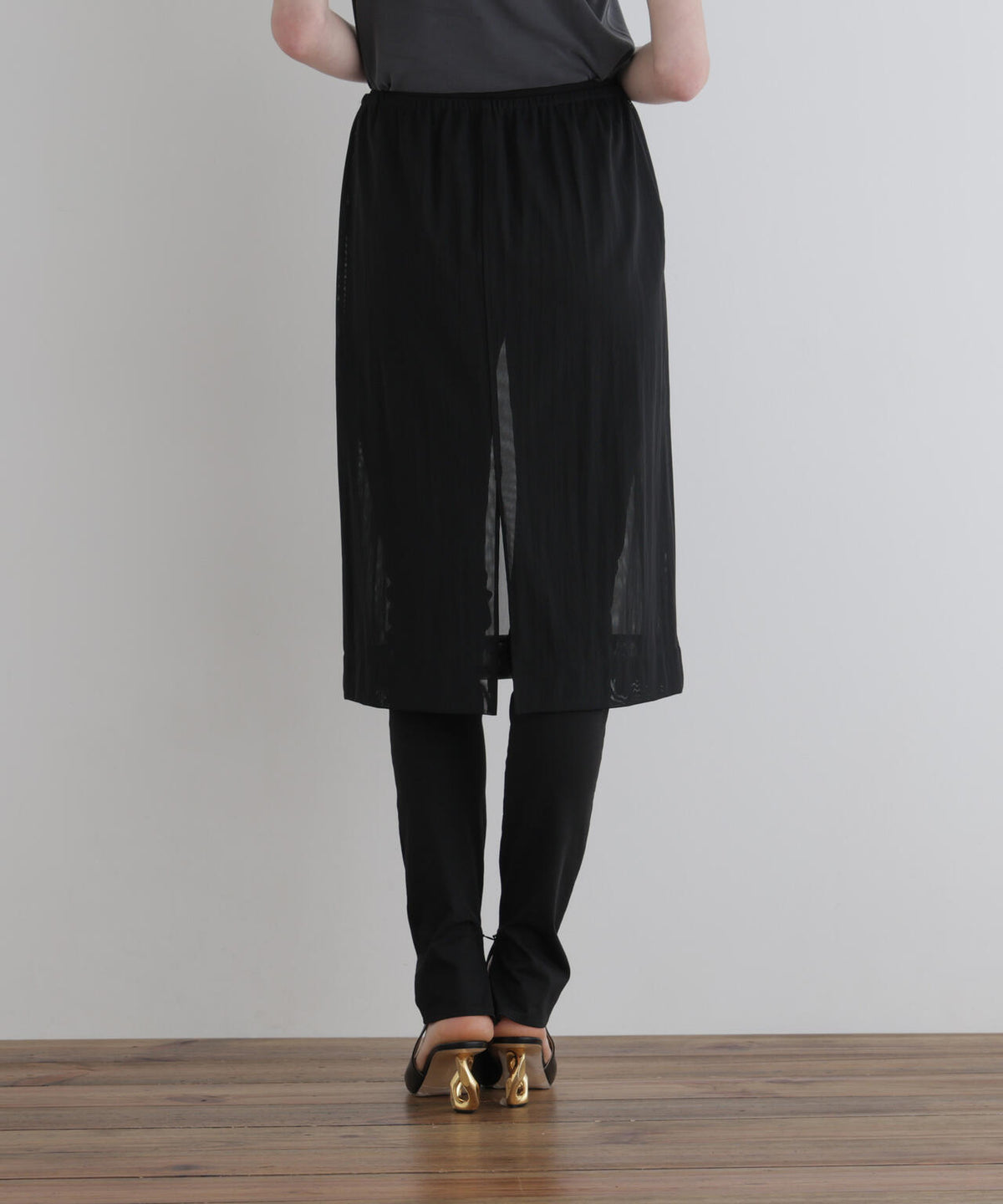 身長177cm B81 W59 H89 着用サイズ:F
