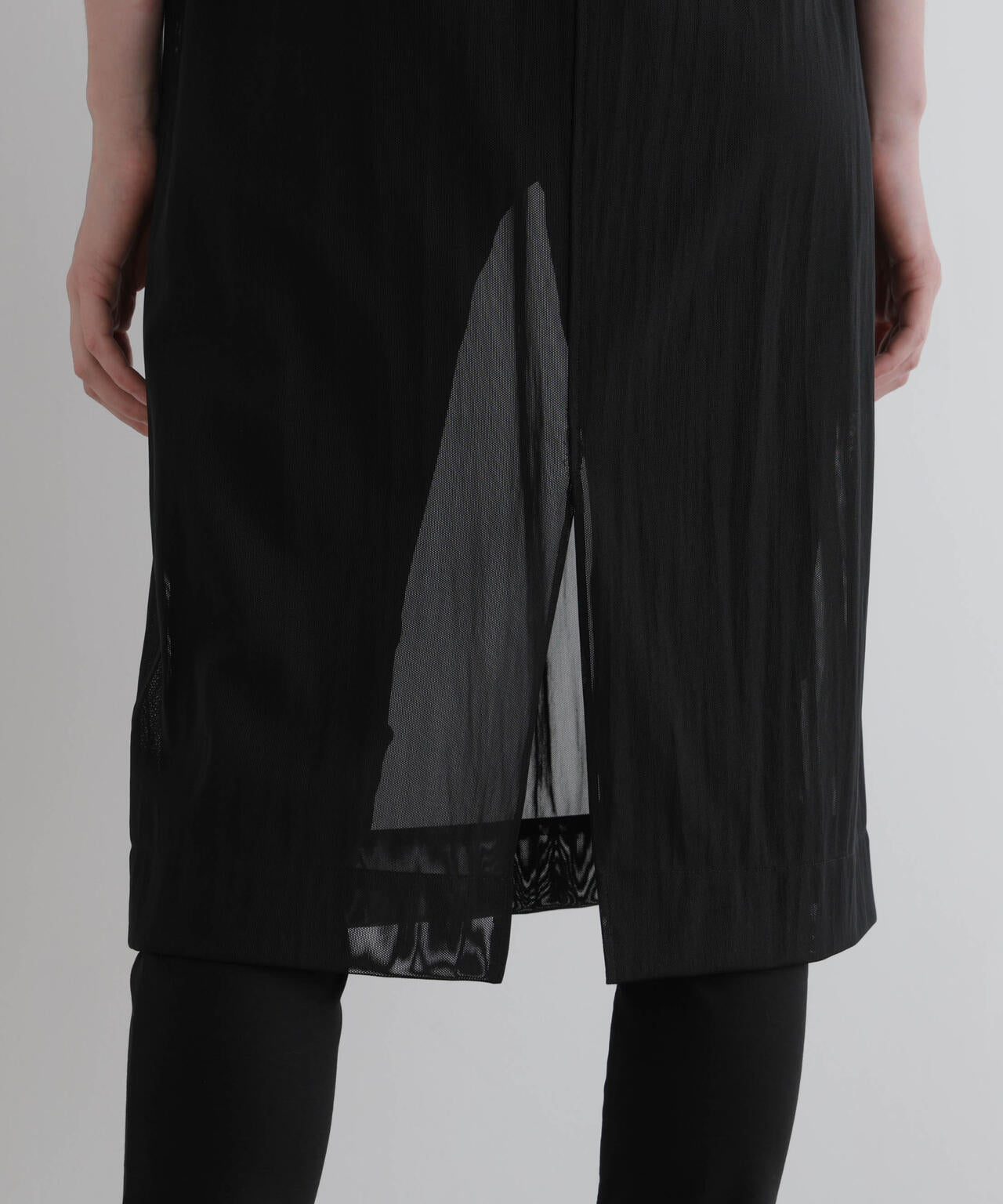 身長177cm B81 W59 H89 着用サイズ:F