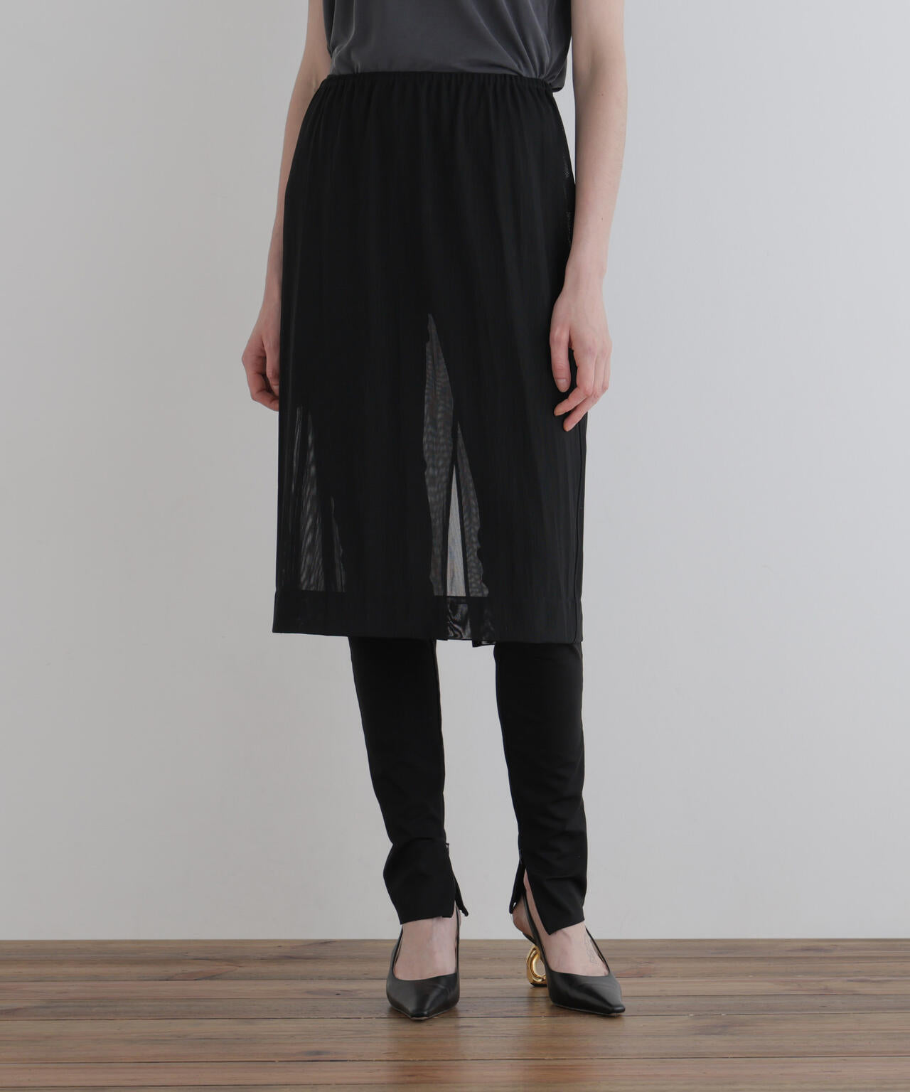 身長177cm B81 W59 H89 着用サイズ:F