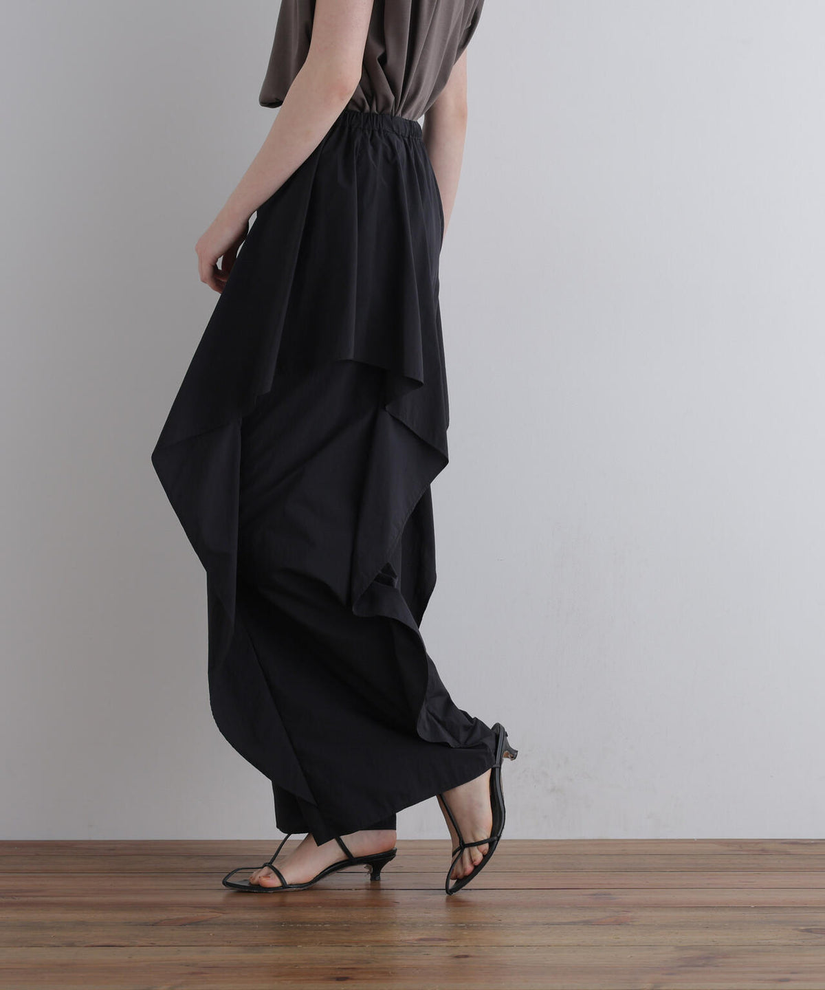 身長173cm B81 W61 H89 着用サイズ:1