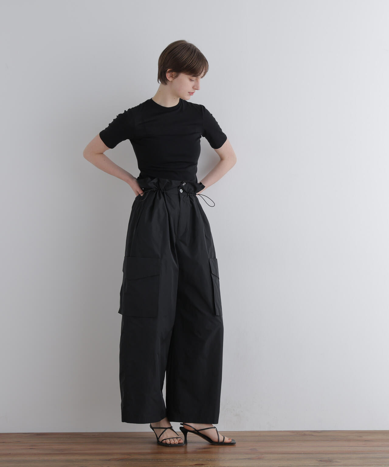身長173cm B81 W61 H89 着用サイズ:F