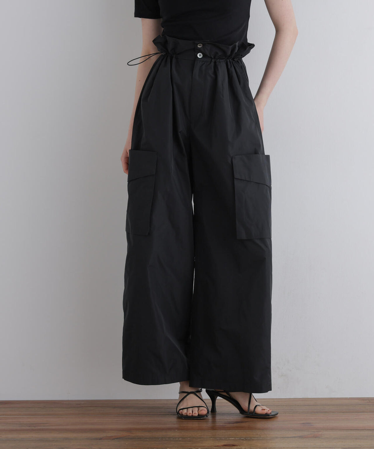 身長173cm B81 W61 H89 着用サイズ:F