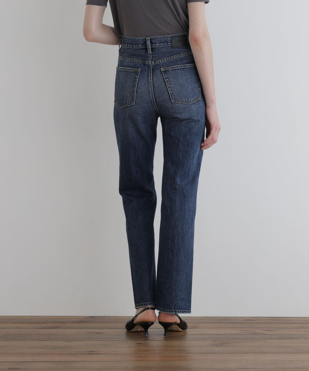 身長177cm B81 W59 H89 着用サイズ:1