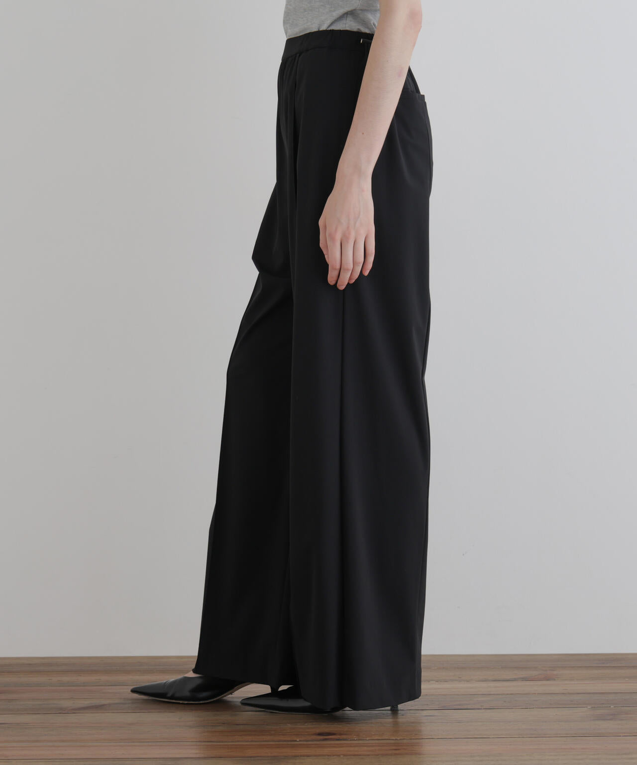 身長177cm B81 W59 H89 着用サイズ:1
