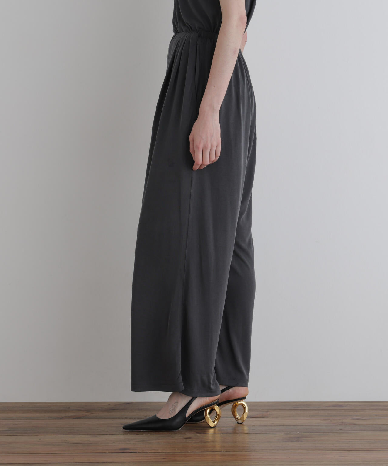 身長177cm B81 W59 H89 着用サイズ:1