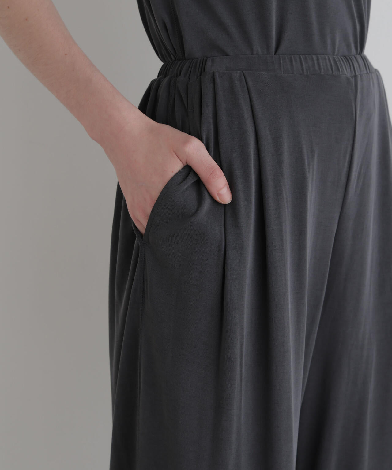 身長177cm B81 W59 H89 着用サイズ:1