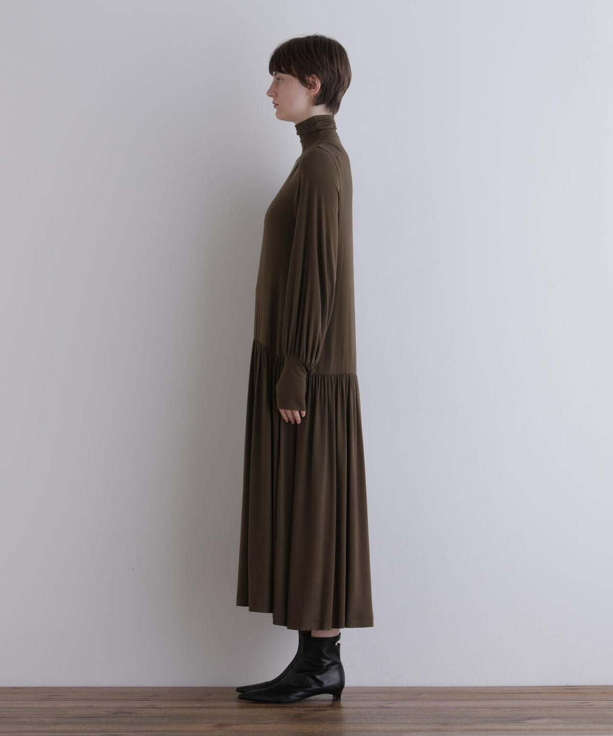 身長173cm B81 W61 H89 着用サイズ:F