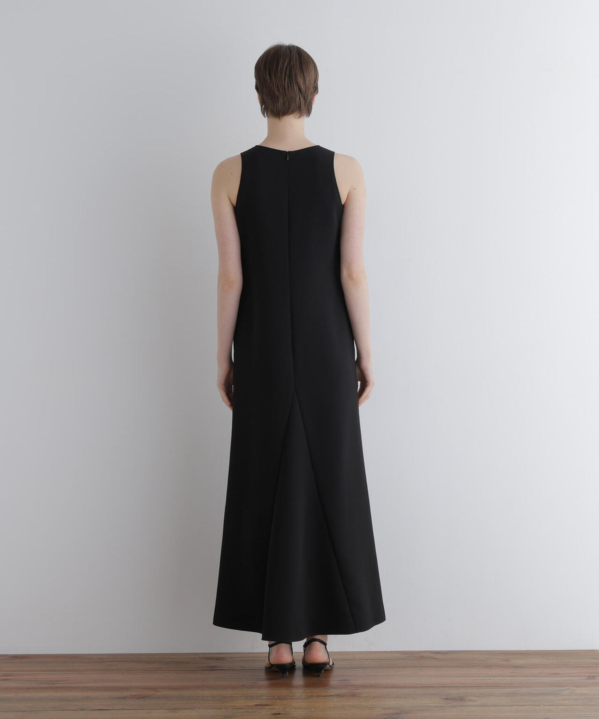 身長173cm B81 W61 H89 着用サイズ:1