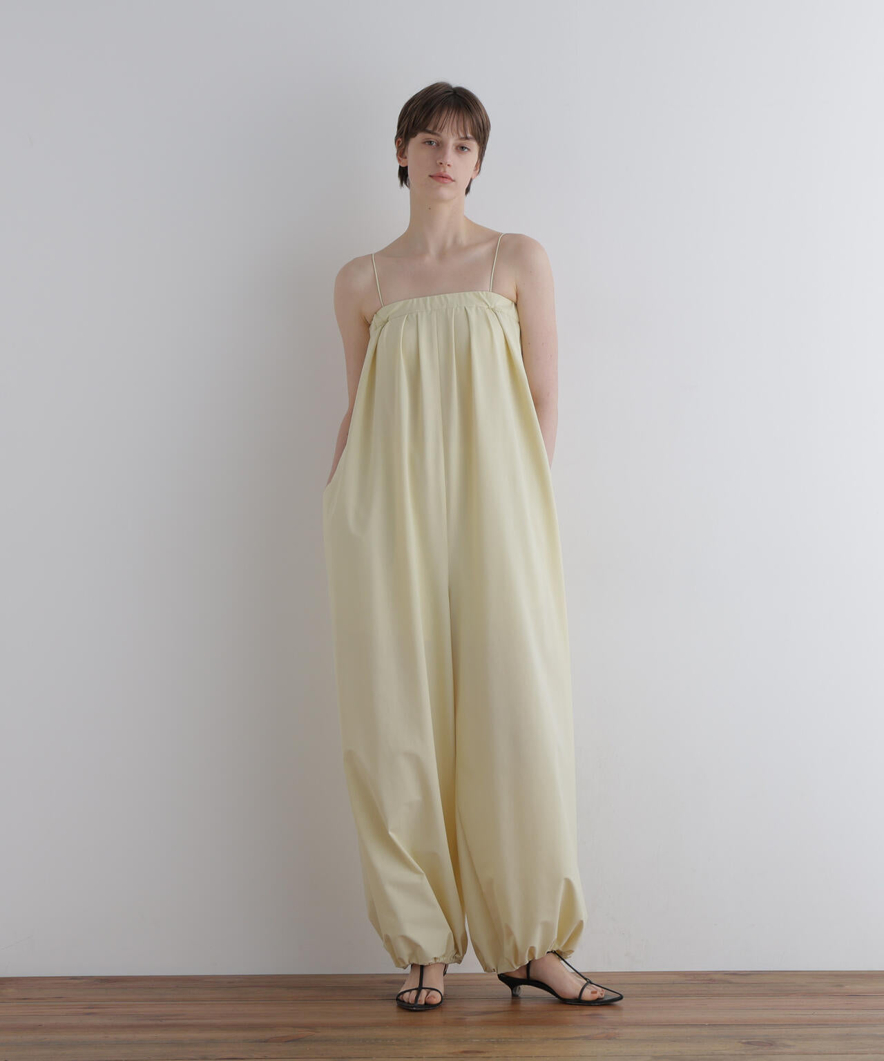身長173cm B81 W61 H89 着用サイズ:1