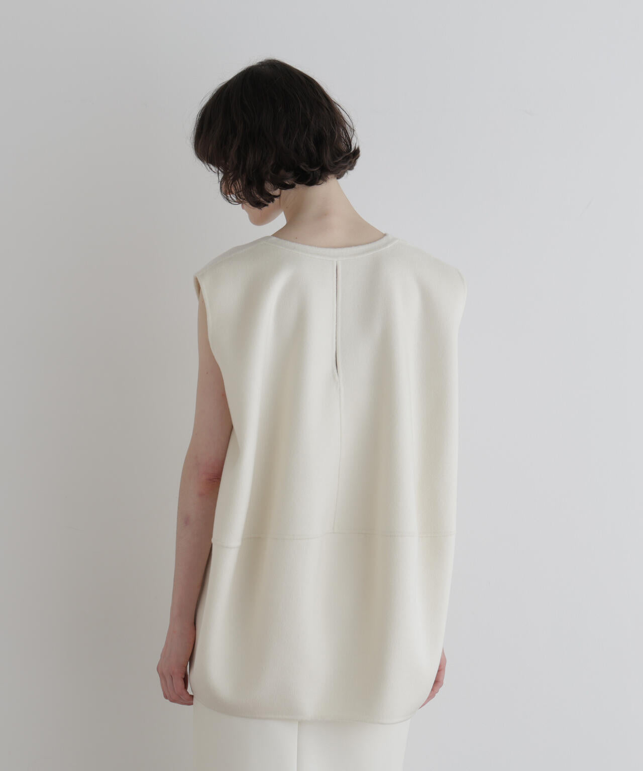 身長177cm B81 W59 H89 着用サイズ:F