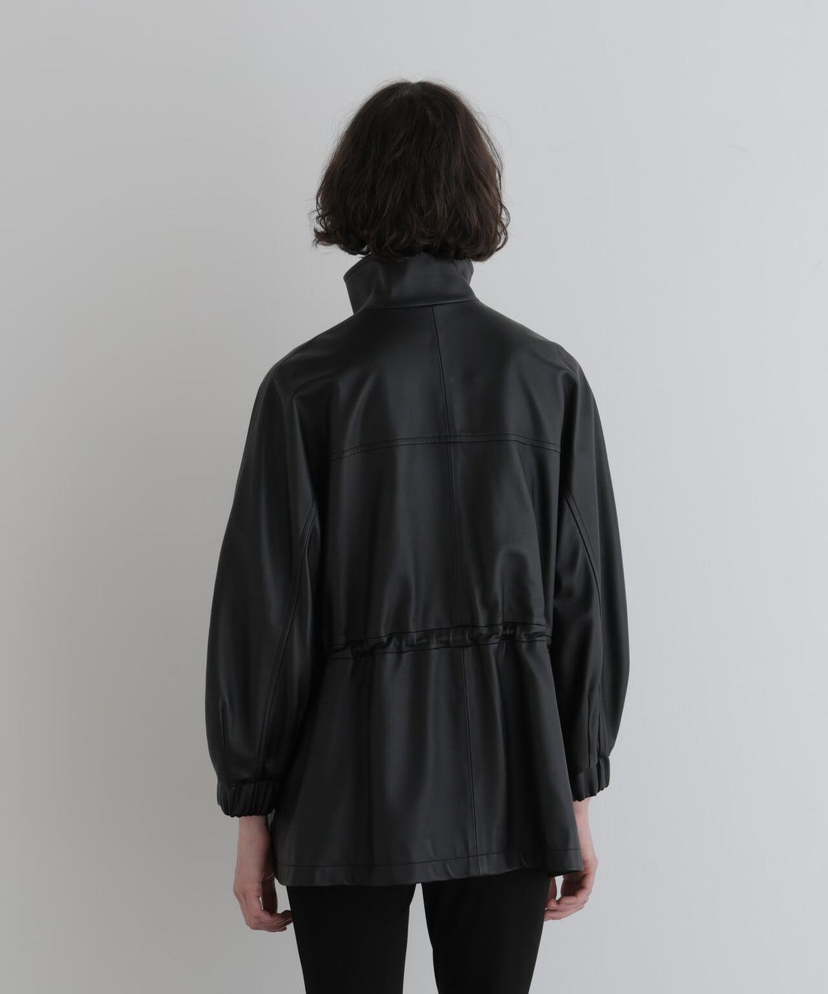 身長177cm B81 W59 H89 着用サイズ:F