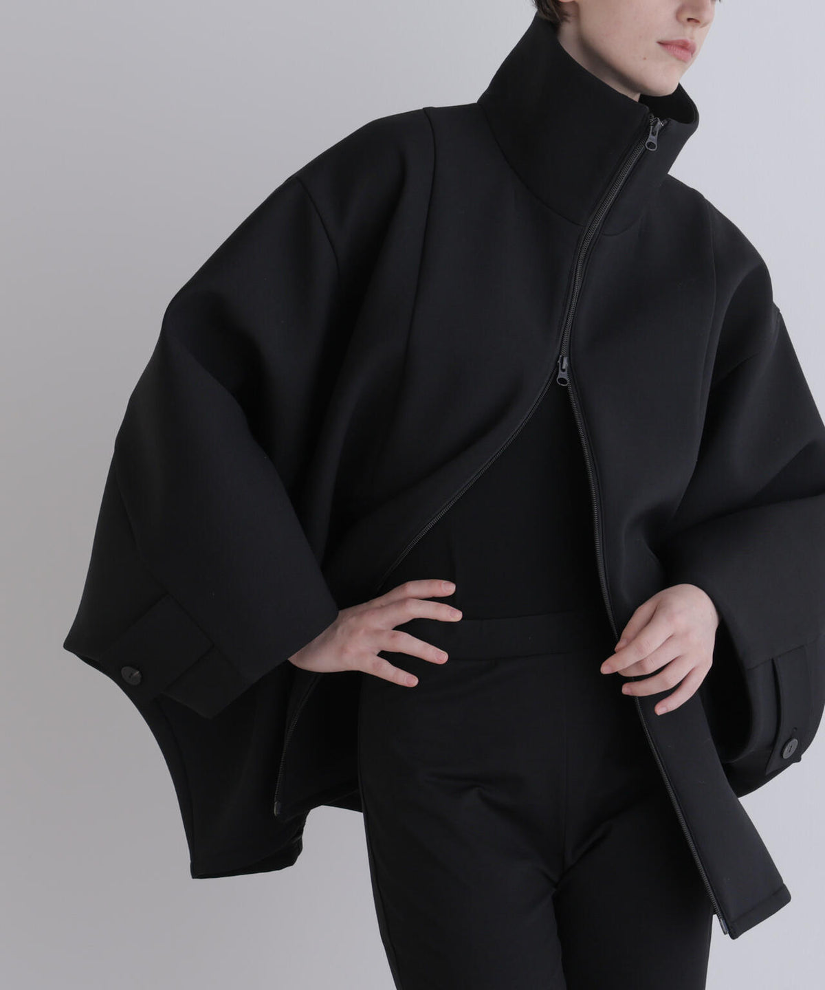 身長177cm B81 W59 H89 着用サイズ:F