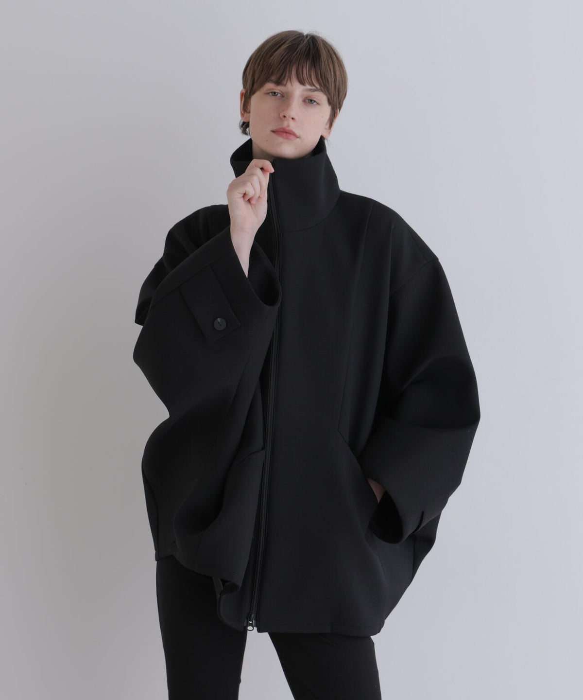 身長177cm B81 W59 H89 着用サイズ:F