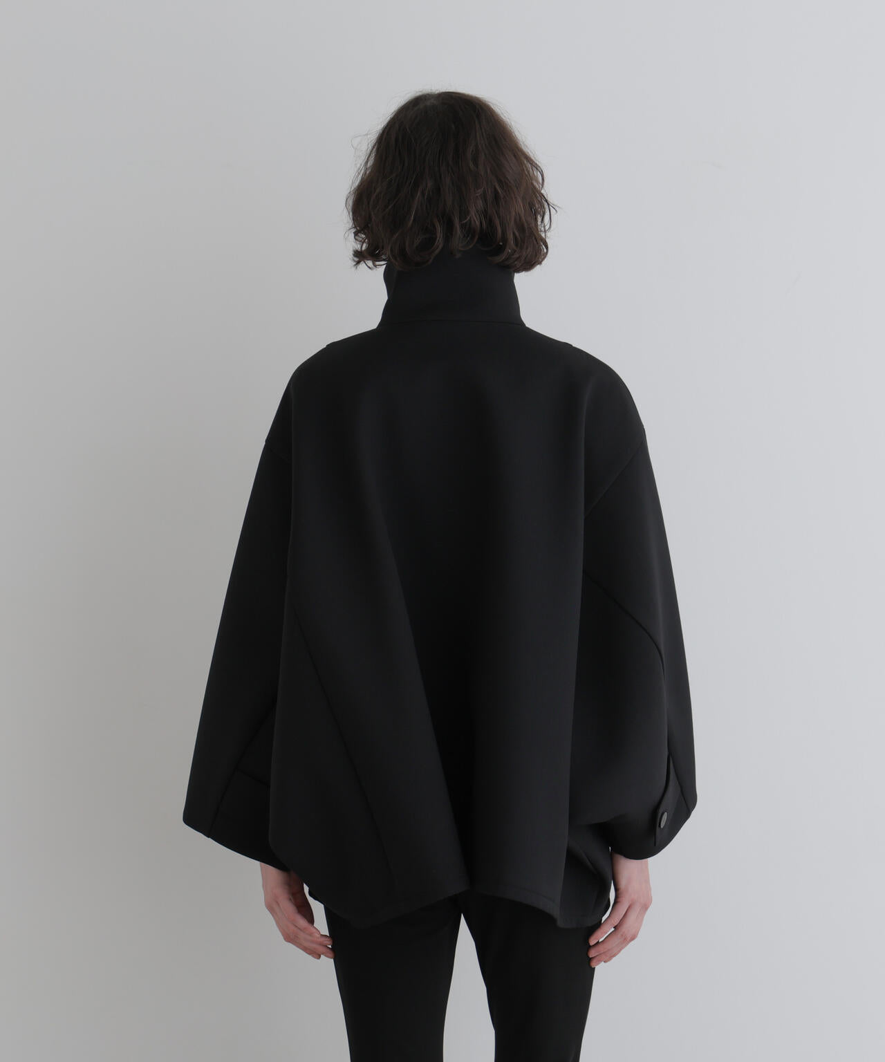 身長177cm B81 W59 H89 着用サイズ:F