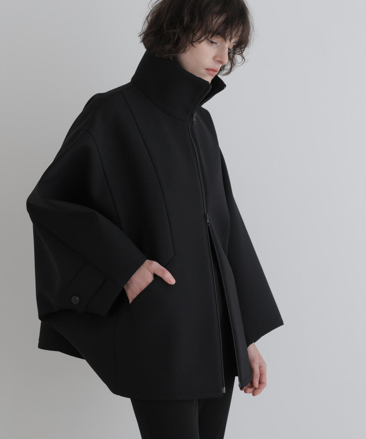 身長177cm B81 W59 H89 着用サイズ:F