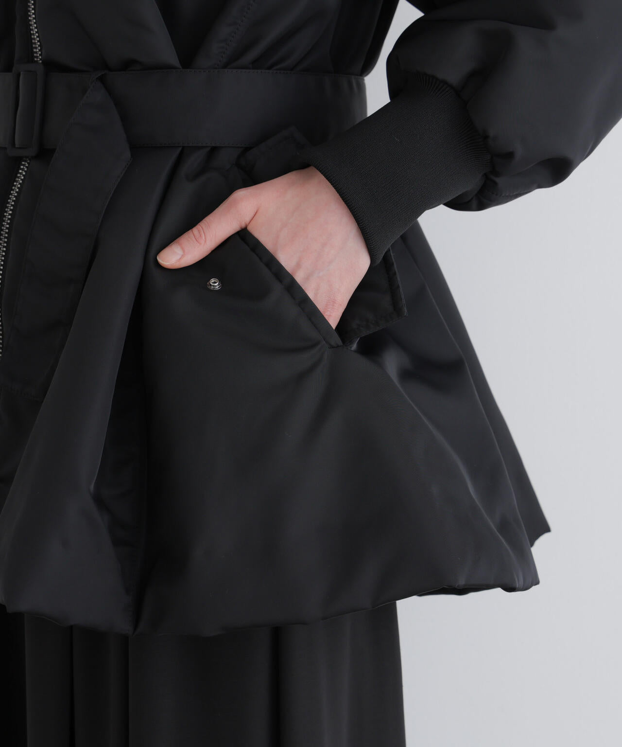 身長177cm B81 W59 H89 着用サイズ:F
