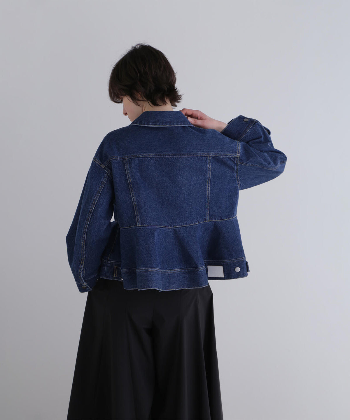 身長177cm B81 W59 H89 着用サイズ:F