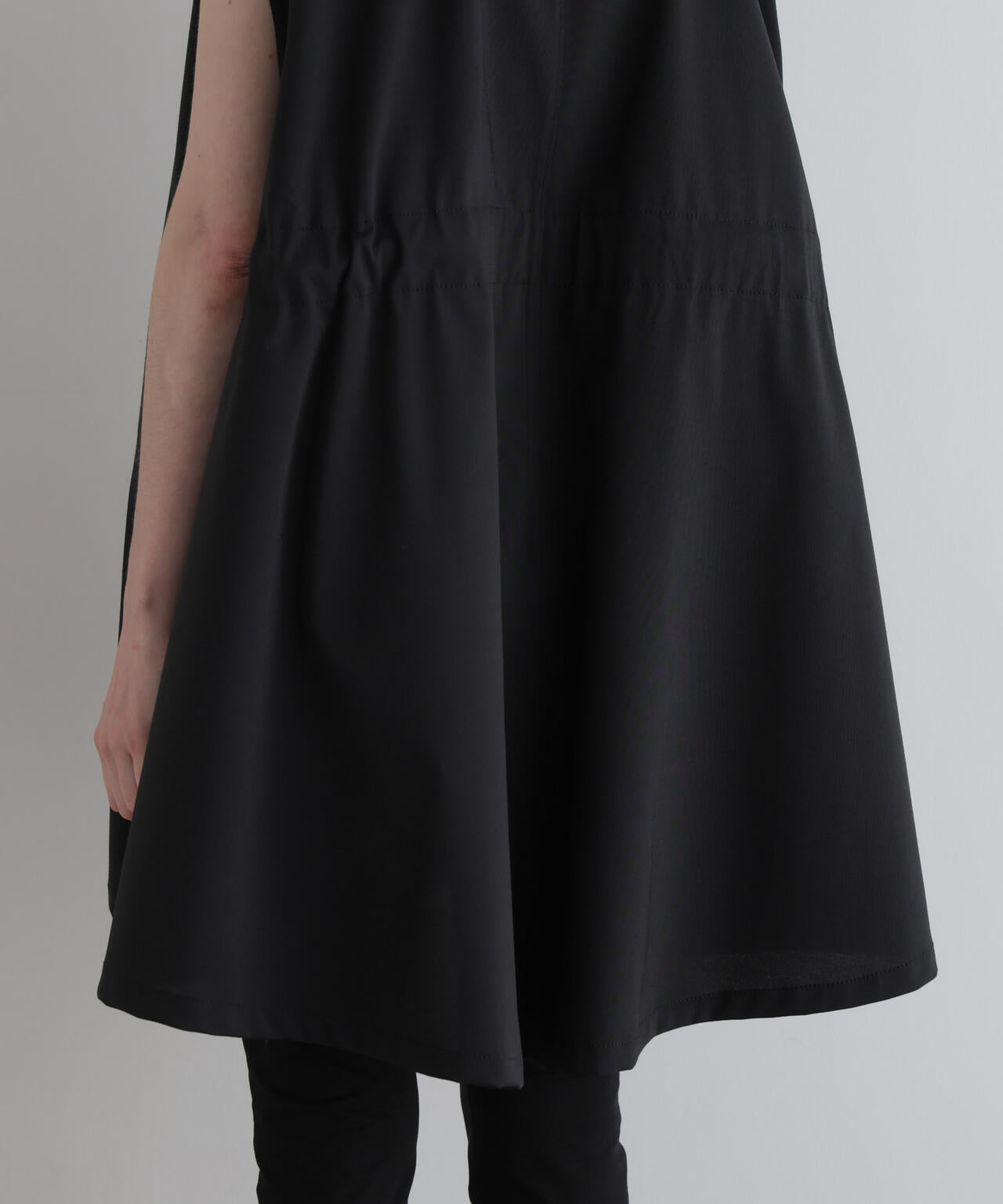 身長177cm B81 W59 H89 着用サイズ:F