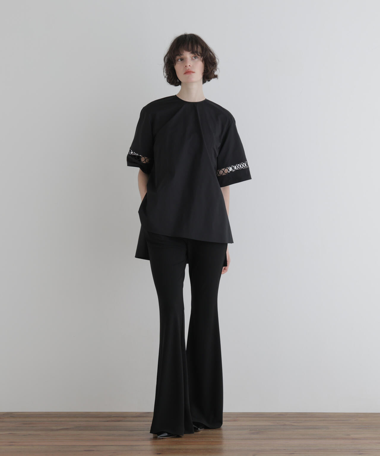 身長177cm B81 W59 H89 着用サイズ:F