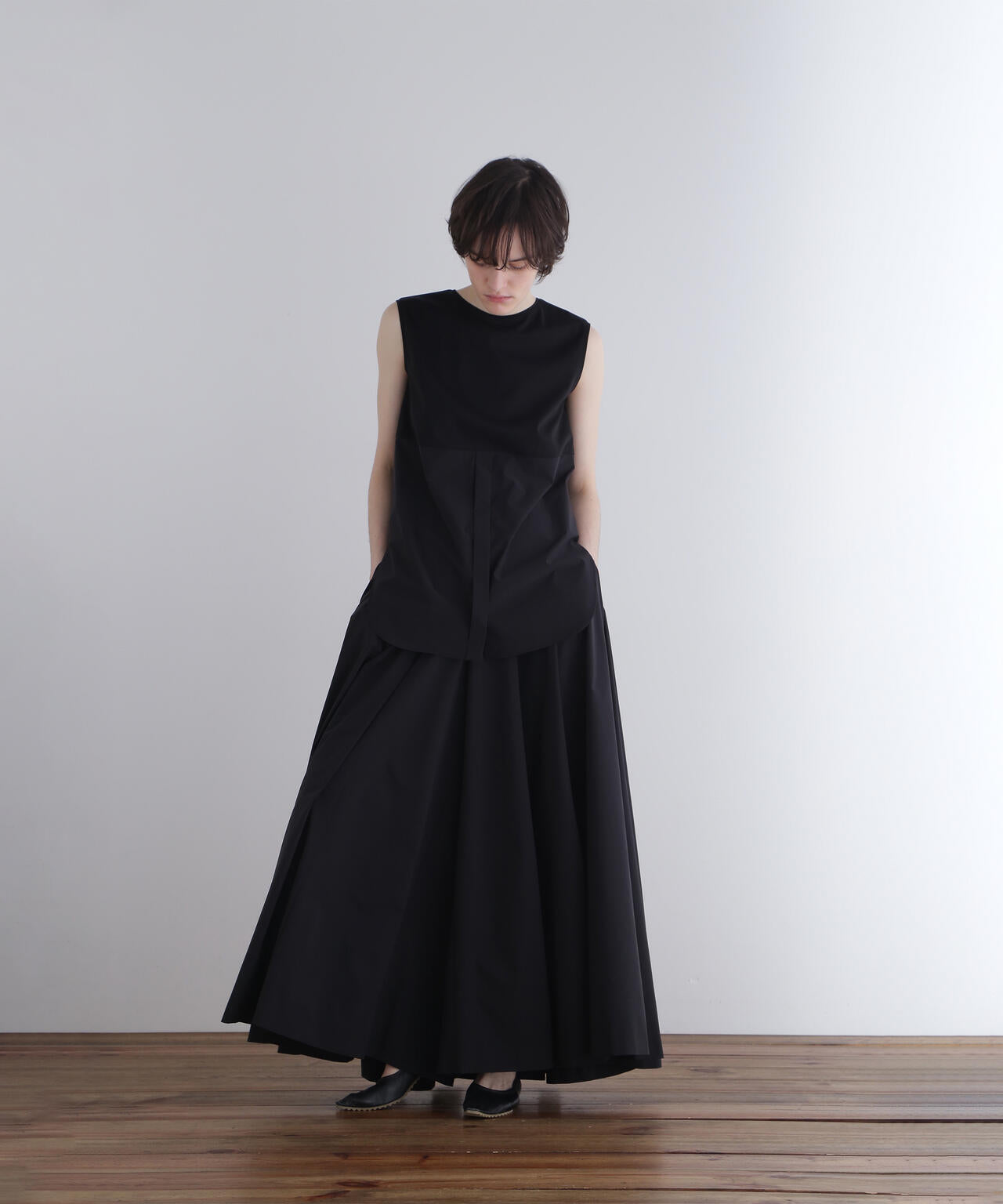 身長177cm B81 W59 H89 着用サイズ:F