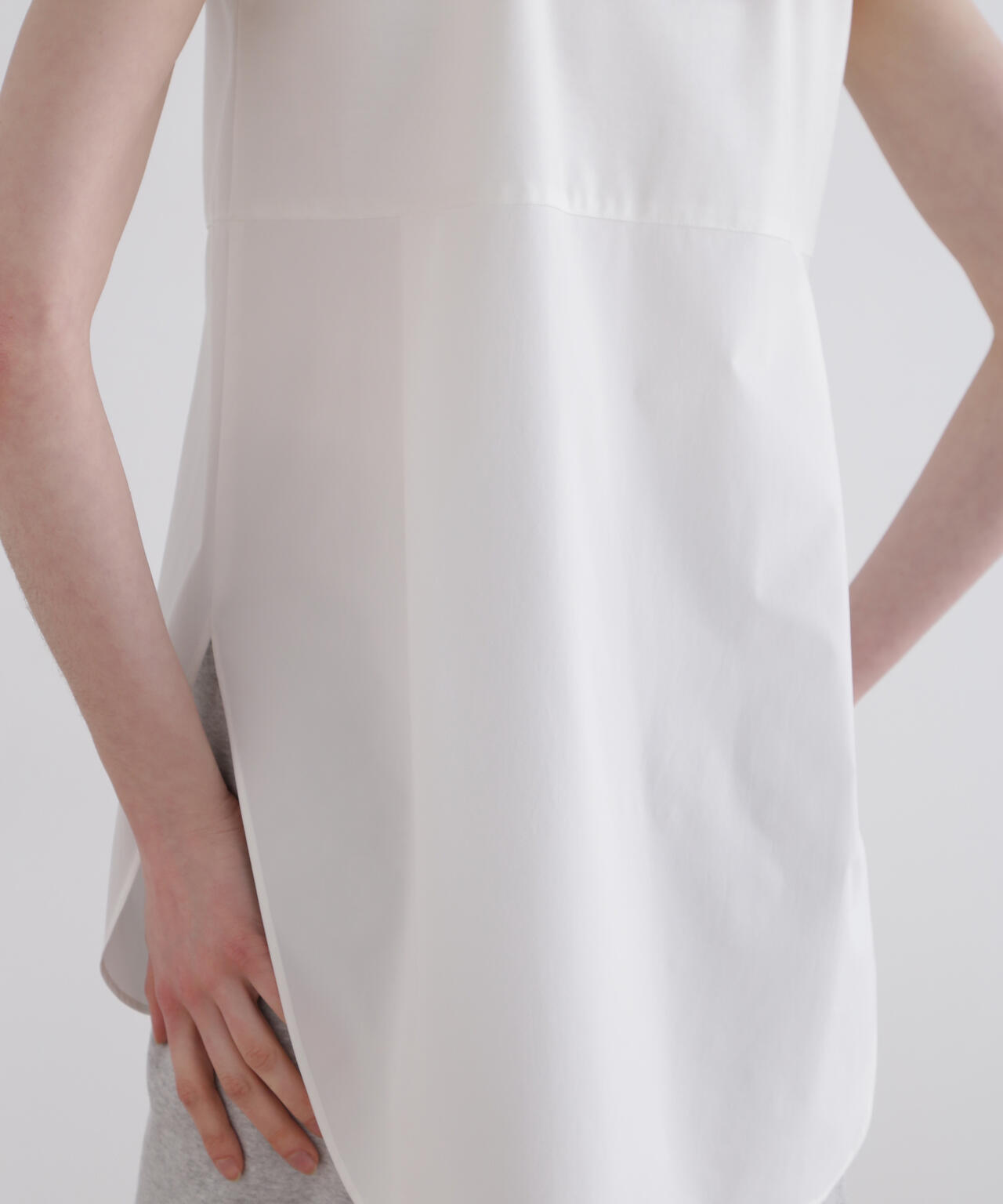 身長177cm B81 W59 H89 着用サイズ:F