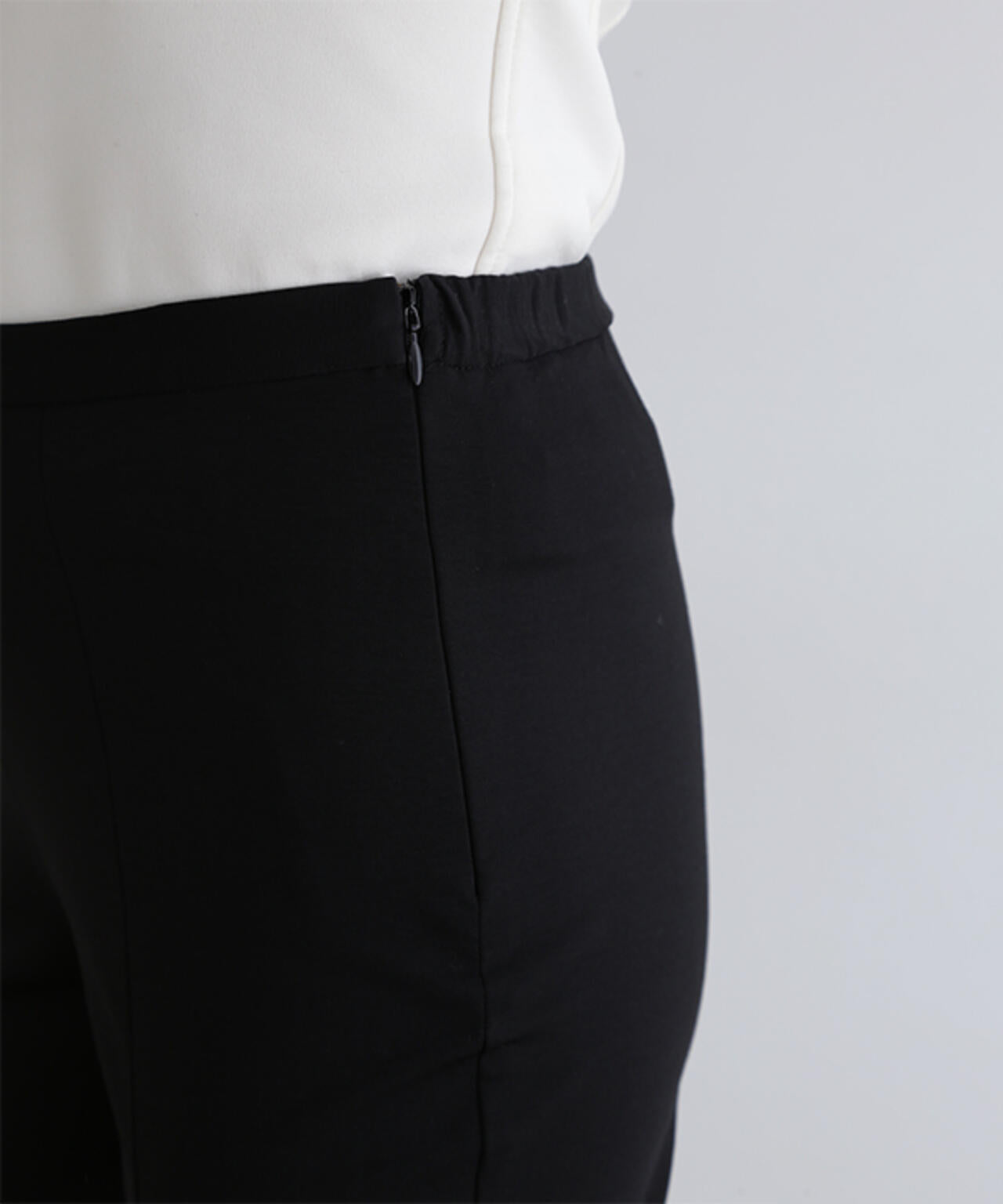 ハイストレッチフロントスリットパンツ