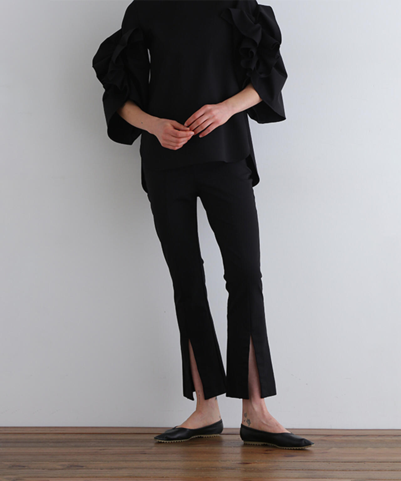 ハイストレッチフロントスリットパンツ