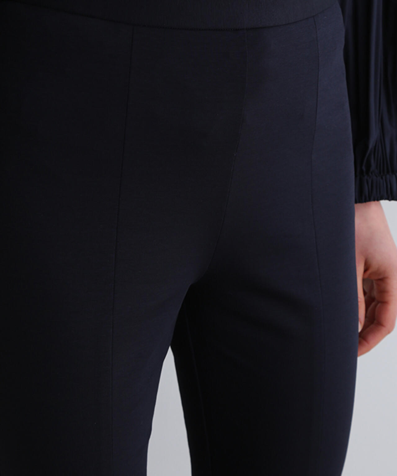 ハイストレッチフロントスリットパンツ