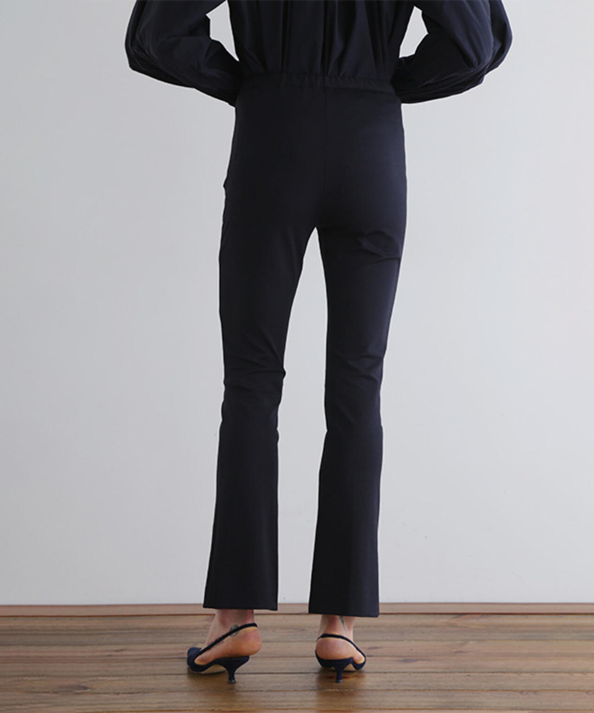 ハイストレッチフロントスリットパンツ