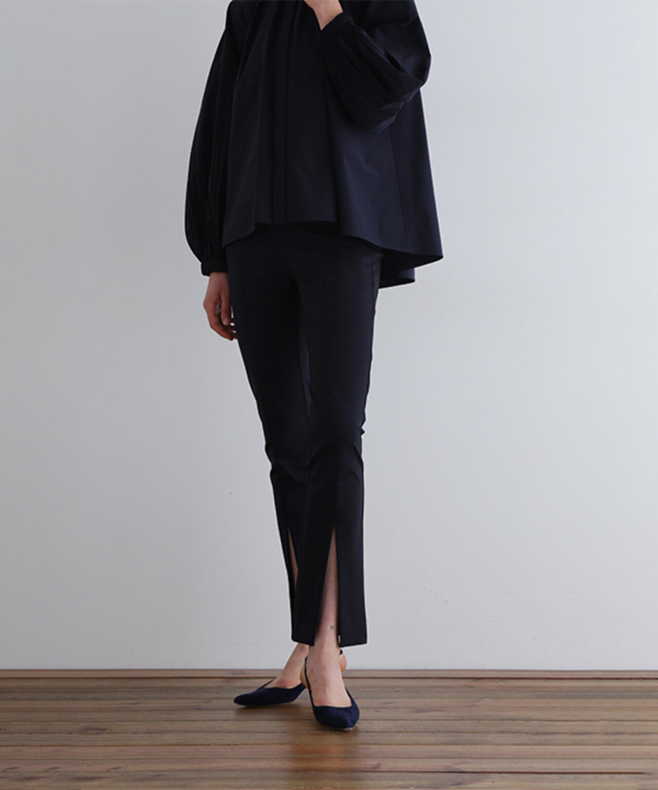 ハイストレッチフロントスリットパンツ