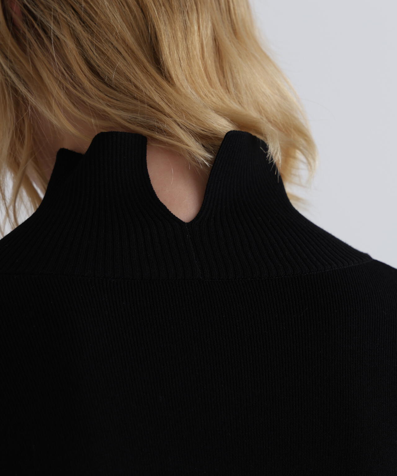 オーバーサイズプルオーバーニット