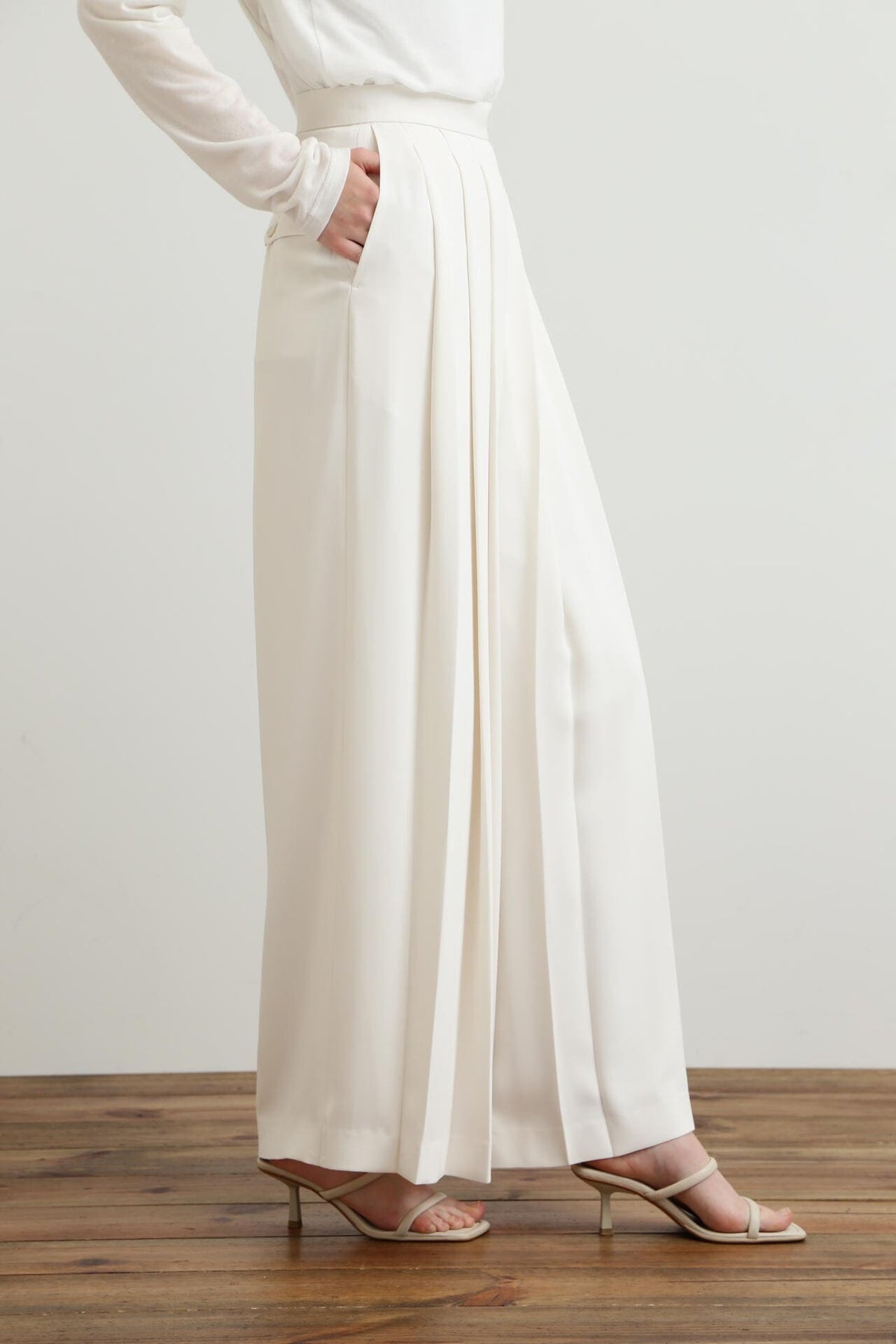 Tuck Pleated Wide Pants