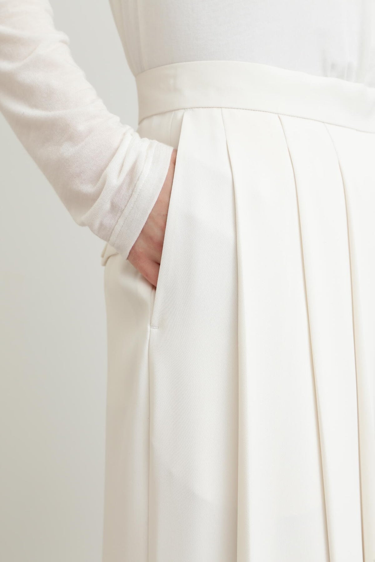 Tuck Pleated Wide Pants
